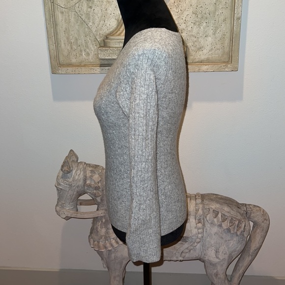 J. Crew cable crew neck light gray cashmere women’s sweater Sz XS - Picture 3 of 8